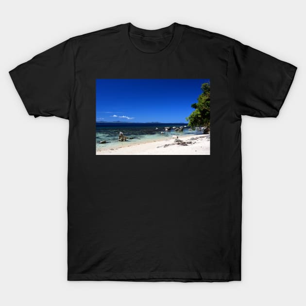 Lagon Palawan, Philippines T-Shirt by franck380